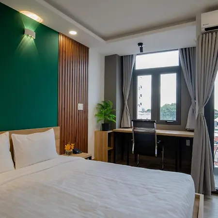 La Hotel Riverside